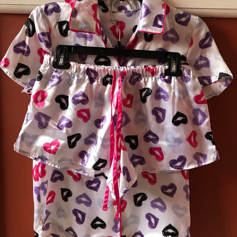 Like new flirty polyester shorty pajamas
